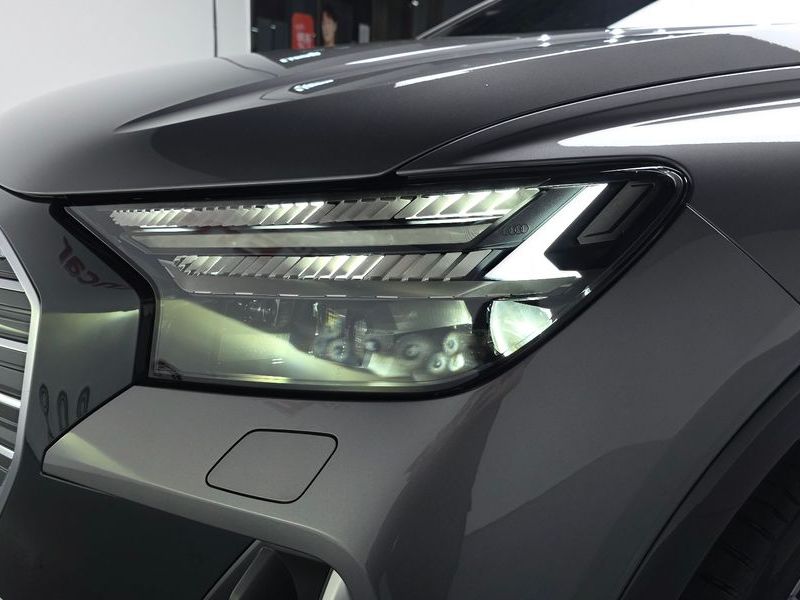 2026 Audi e-tron 45 Premium photo 22