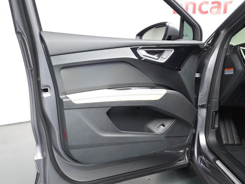 2026 Audi e-tron 45 Premium photo 24