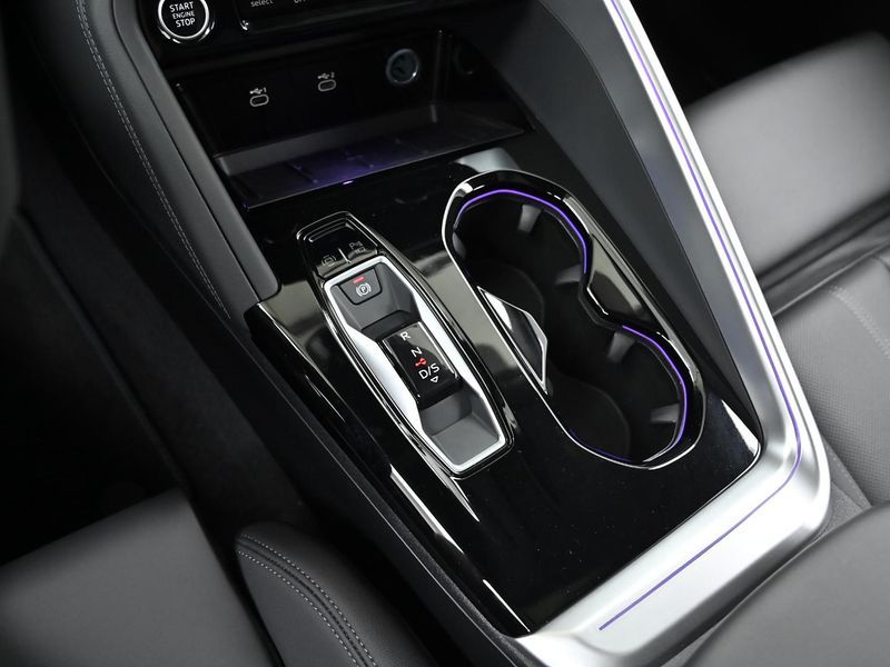 2025 Audi Q5 40 TFSI Quattro Advanced Sportback photo 9