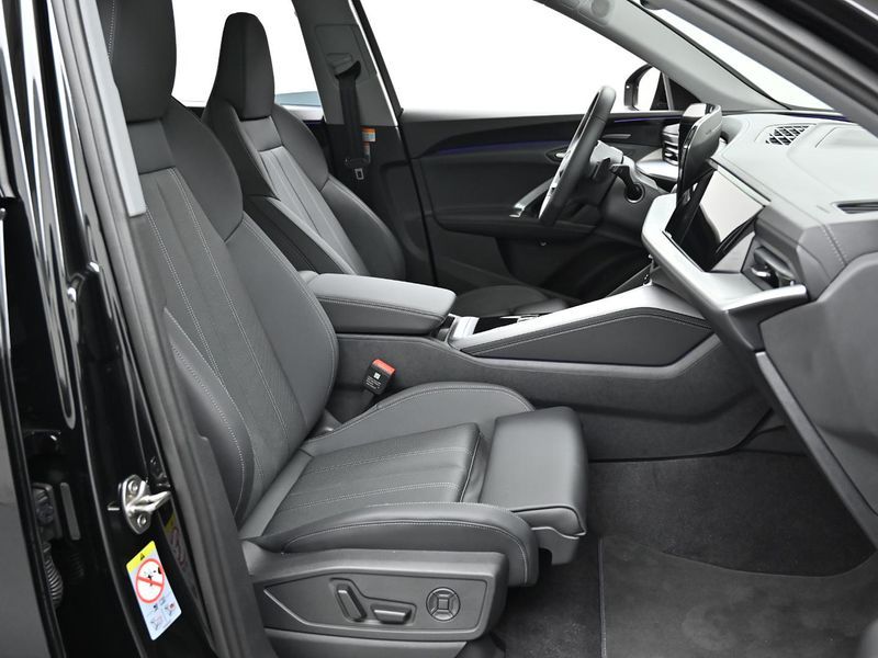 2025 Audi Q5 40 TFSI Quattro Advanced Sportback photo 10