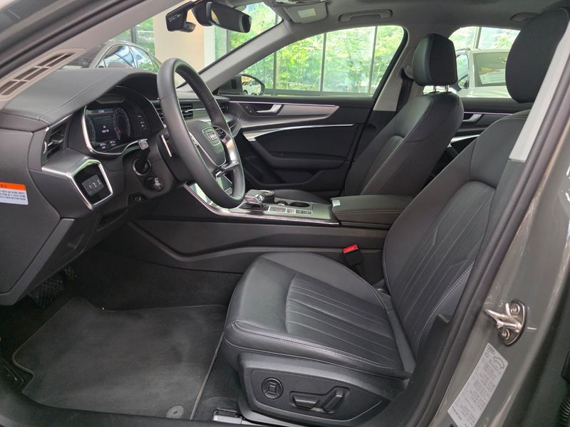 2025 Audi A6 45 TFSI photo 10