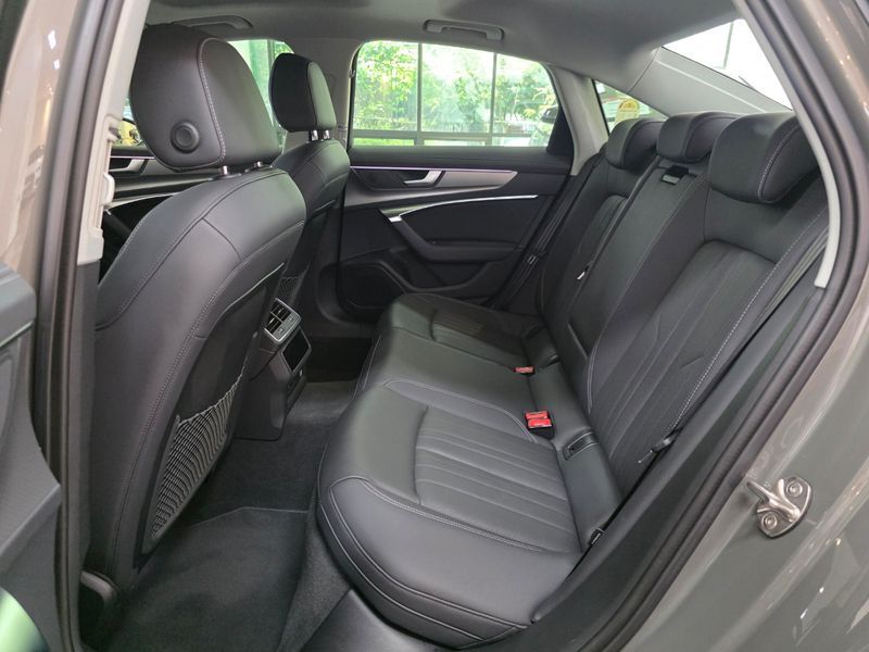 2025 Audi A6 45 TFSI photo 11