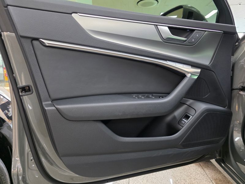 2025 Audi A6 45 TFSI photo 14