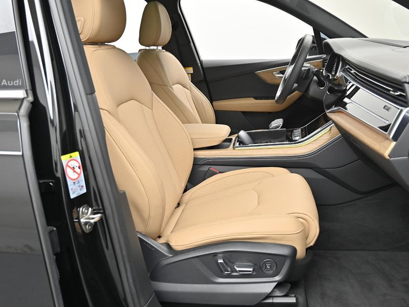 2025 Audi Q7 55 TFSI Quattro photo 10