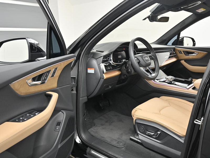 2025 Audi Q7 55 TFSI Quattro photo 11
