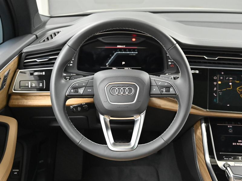 2025 Audi Q7 55 TFSI Quattro photo 13