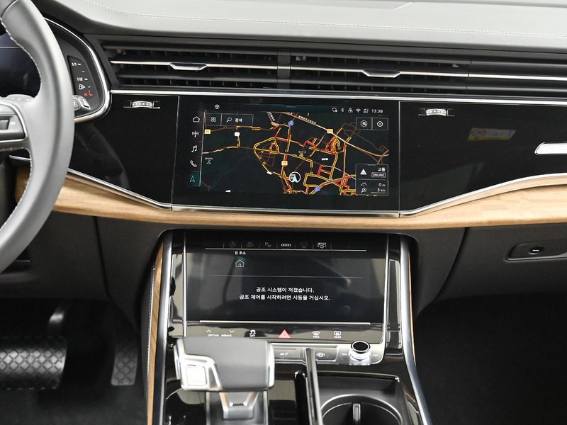2025 Audi Q7 55 TFSI Quattro photo 14