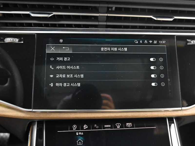 2025 Audi Q7 55 TFSI Quattro photo 17