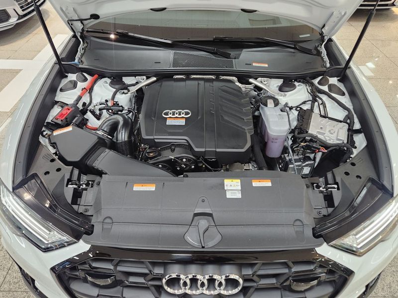 2025 Audi A6 45 TFSI Premium photo 8