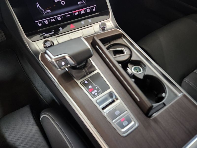 2025 Audi A6 45 TFSI Premium photo 11