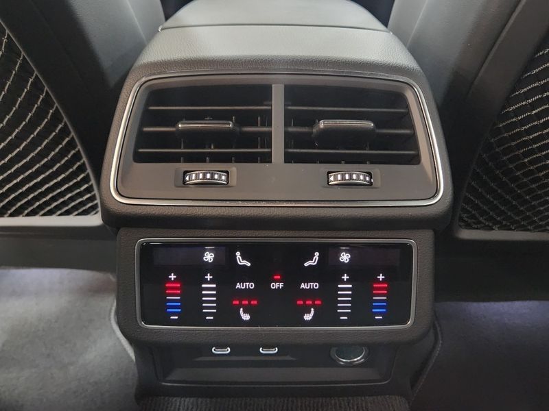 2025 Audi A6 45 TFSI Premium photo 13