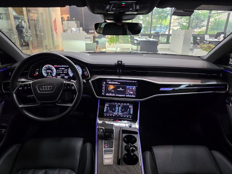 2024 Audi A7 55 TFSI e Quattro Premium photo 7