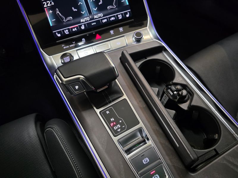 2024 Audi A7 55 TFSI e Quattro Premium photo 9