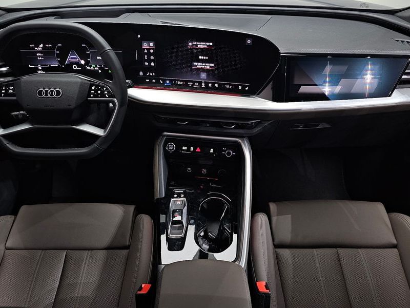 2025 Audi Q5 40 TFSI Quattro S Line photo 7