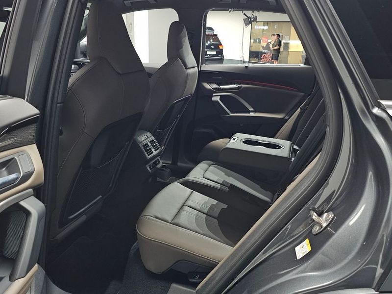 2025 Audi Q5 40 TFSI Quattro S Line photo 11