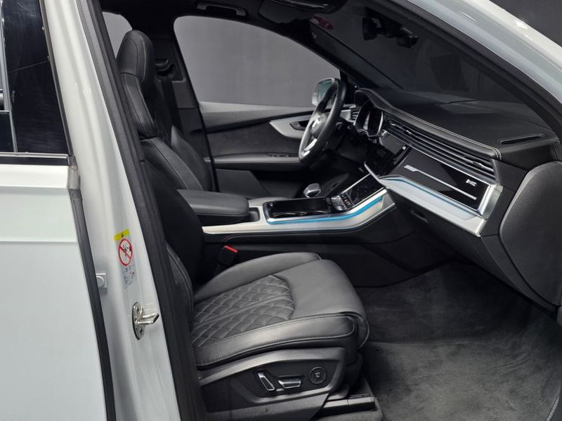 2023 Audi Q7 55 TFSI Quattro Premium photo 11
