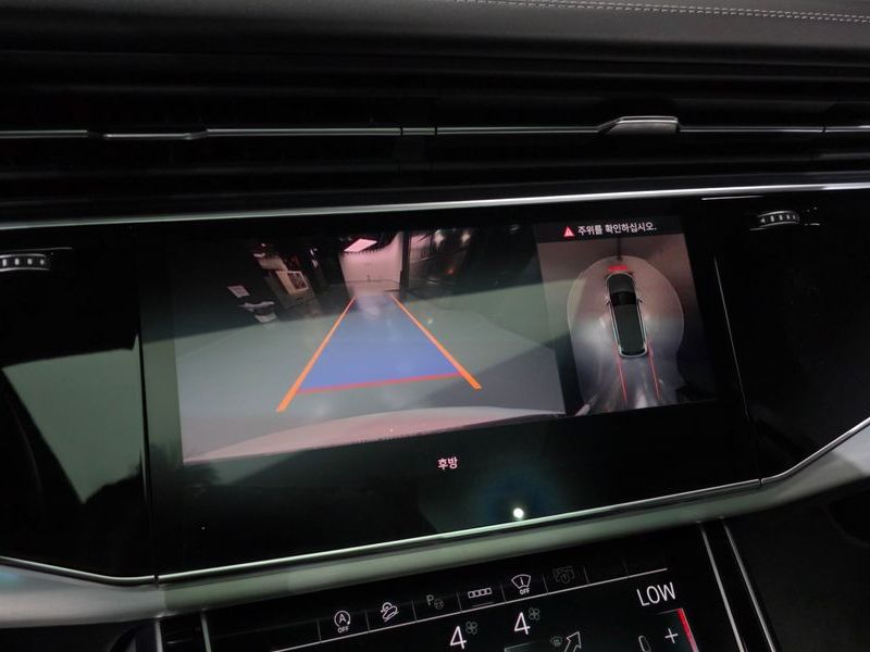 2023 Audi Q7 55 TFSI Quattro Premium photo 15