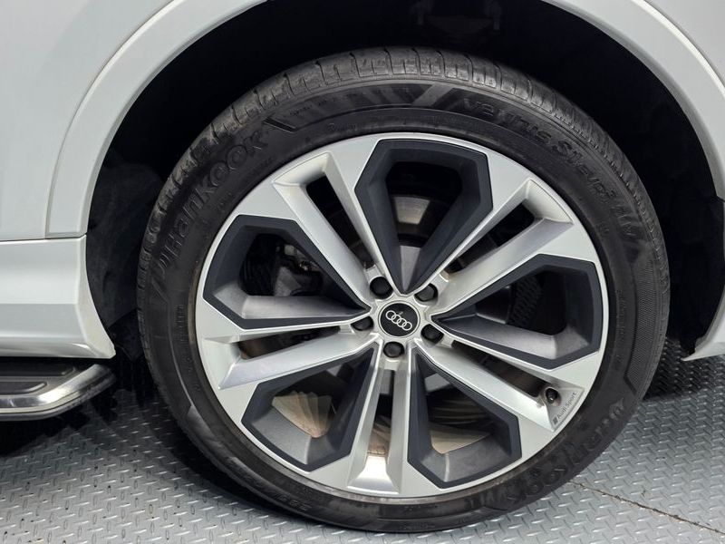 2023 Audi Q7 55 TFSI Quattro Premium photo 21