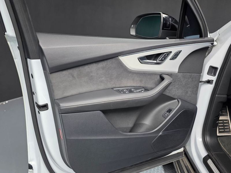 2023 Audi Q7 55 TFSI Quattro Premium photo 24