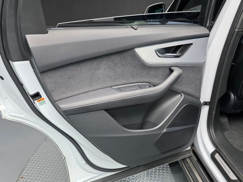 2023 Audi Q7 55 TFSI Quattro Premium photo 25