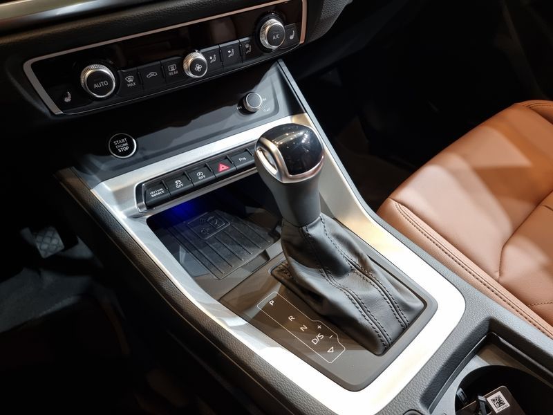 2025 Audi Q3 40 TFSI Quattro photo 9