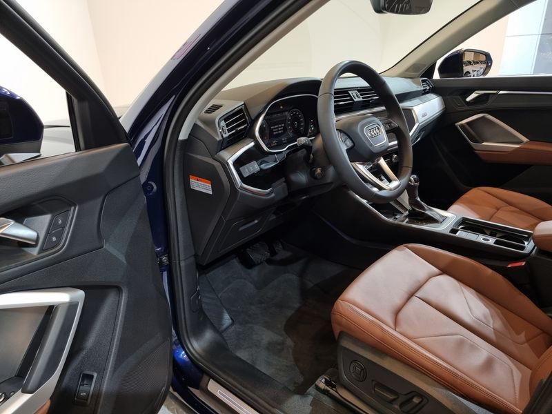 2025 Audi Q3 40 TFSI Quattro photo 10