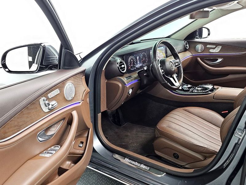 2020 Mercedes-Benz E-Class E300 4MATIC Exclusive photo 11