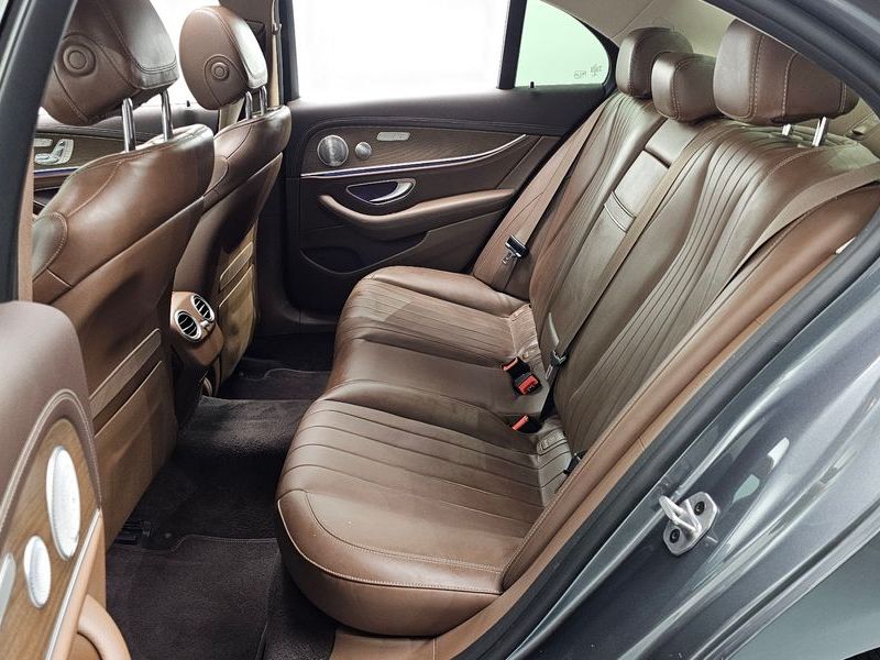 2020 Mercedes-Benz E-Class E300 4MATIC Exclusive photo 12