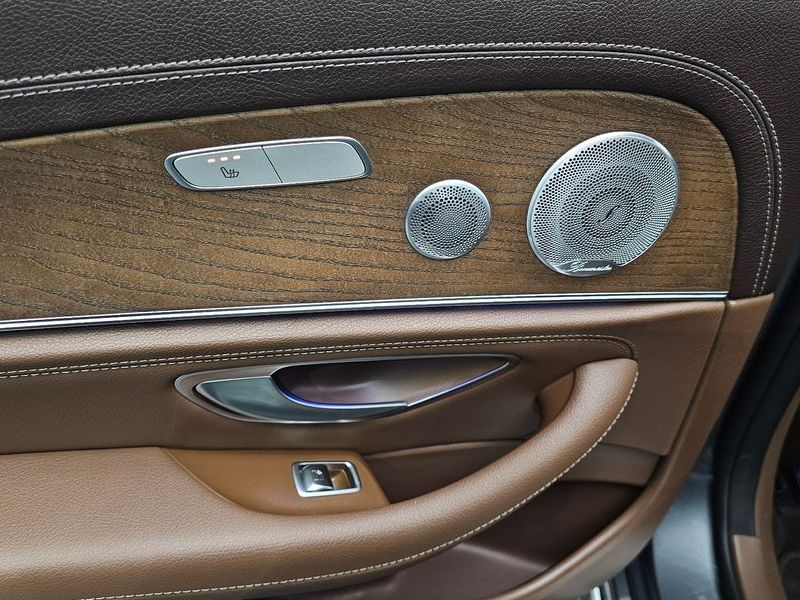 2020 Mercedes-Benz E-Class E300 4MATIC Exclusive photo 18