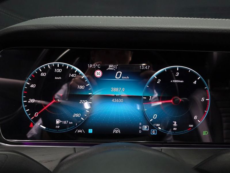 2021 Mercedes-Benz E-Class E220d 4MATIC AMG Line photo 8