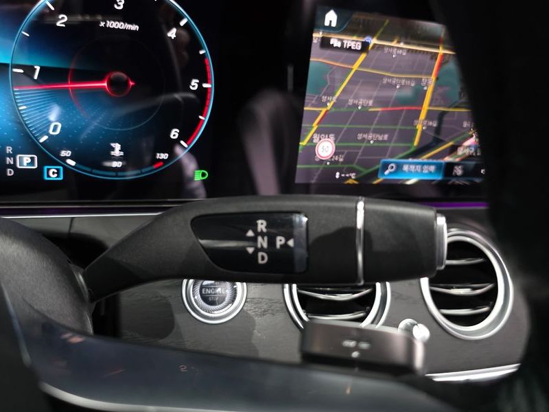2021 Mercedes-Benz E-Class E220d 4MATIC AMG Line photo 9