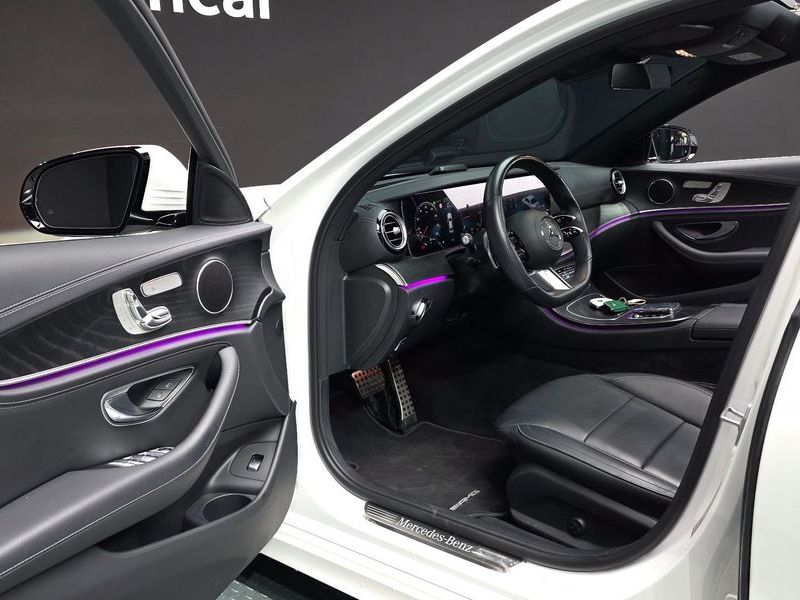 2021 Mercedes-Benz E-Class E220d 4MATIC AMG Line photo 10