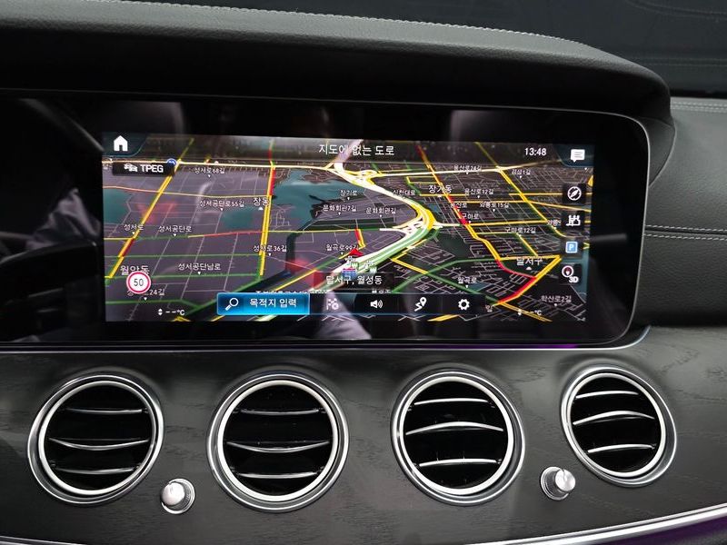 2021 Mercedes-Benz E-Class E220d 4MATIC AMG Line photo 14