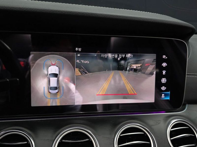 2021 Mercedes-Benz E-Class E220d 4MATIC AMG Line photo 15