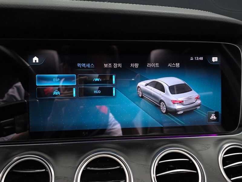 2021 Mercedes-Benz E-Class E220d 4MATIC AMG Line photo 16