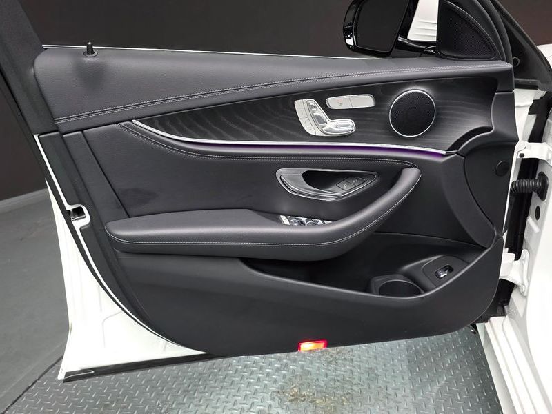 2021 Mercedes-Benz E-Class E220d 4MATIC AMG Line photo 24