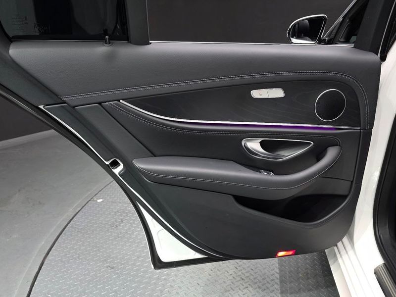 2021 Mercedes-Benz E-Class E220d 4MATIC AMG Line photo 25