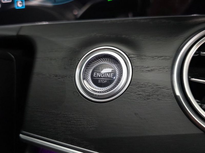 2021 Mercedes-Benz E-Class E220d 4MATIC AMG Line photo 28