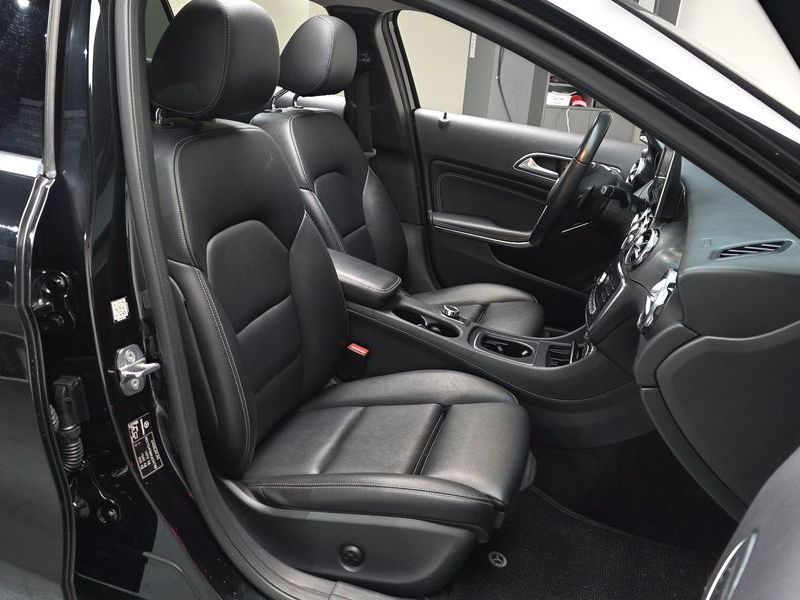 2019 Mercedes-Benz A-Class GLA220 Premium photo 10