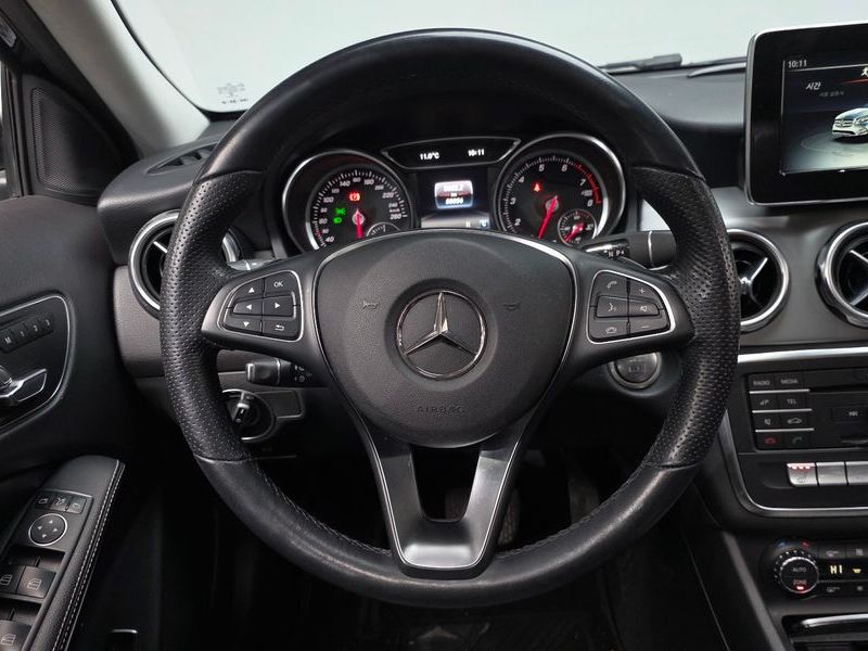 2019 Mercedes-Benz A-Class GLA220 Premium photo 13