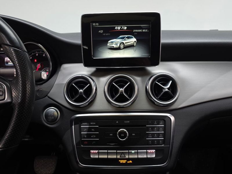 2019 Mercedes-Benz A-Class GLA220 Premium photo 14