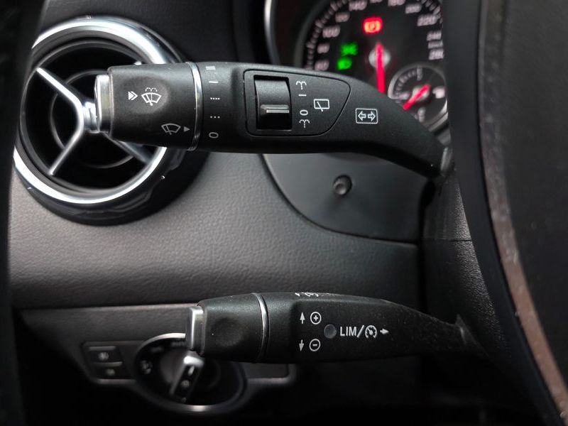 2019 Mercedes-Benz A-Class GLA220 Premium photo 17