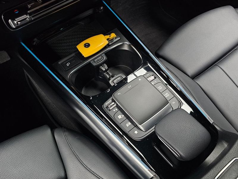 2021 Mercedes-Benz A-Class GLA220 photo 9