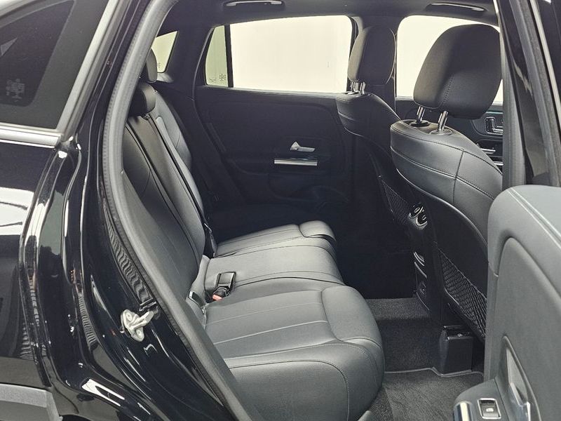 2021 Mercedes-Benz A-Class GLA220 photo 12
