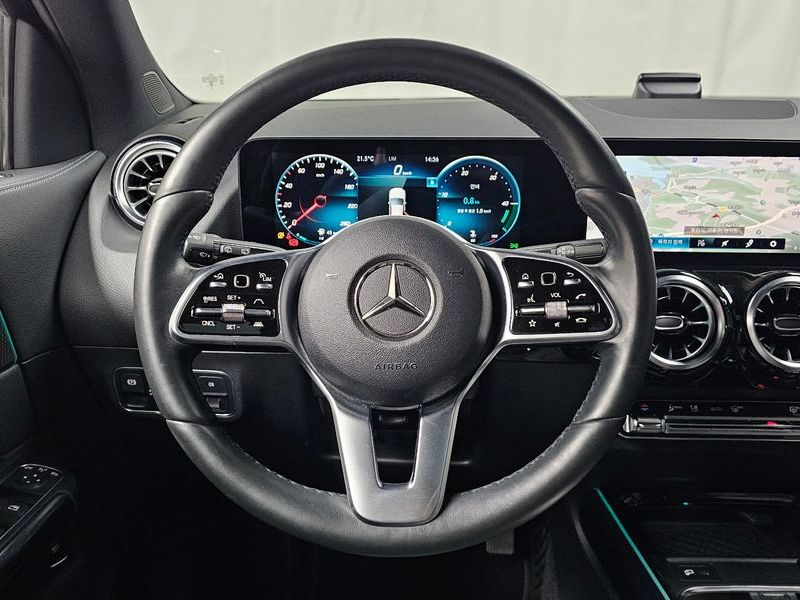 2021 Mercedes-Benz A-Class GLA220 photo 13