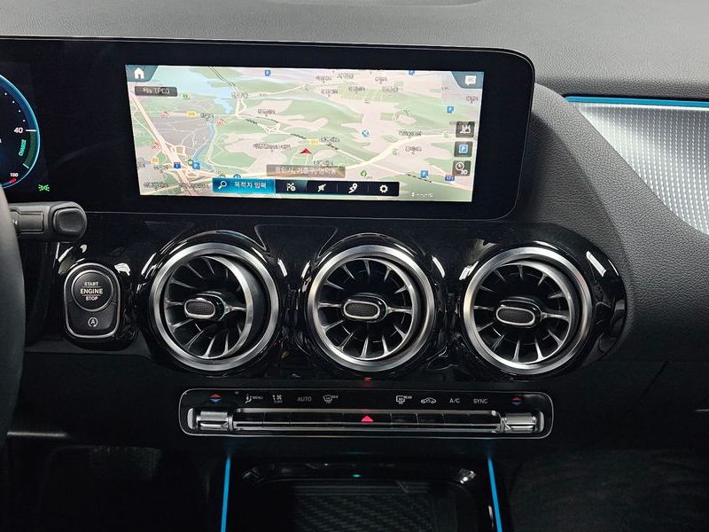 2021 Mercedes-Benz A-Class GLA220 photo 15
