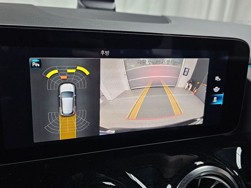 2021 Mercedes-Benz A-Class GLA220 photo 16