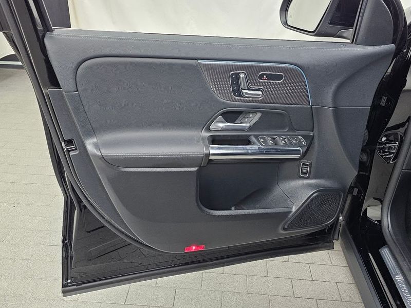 2021 Mercedes-Benz A-Class GLA220 photo 24