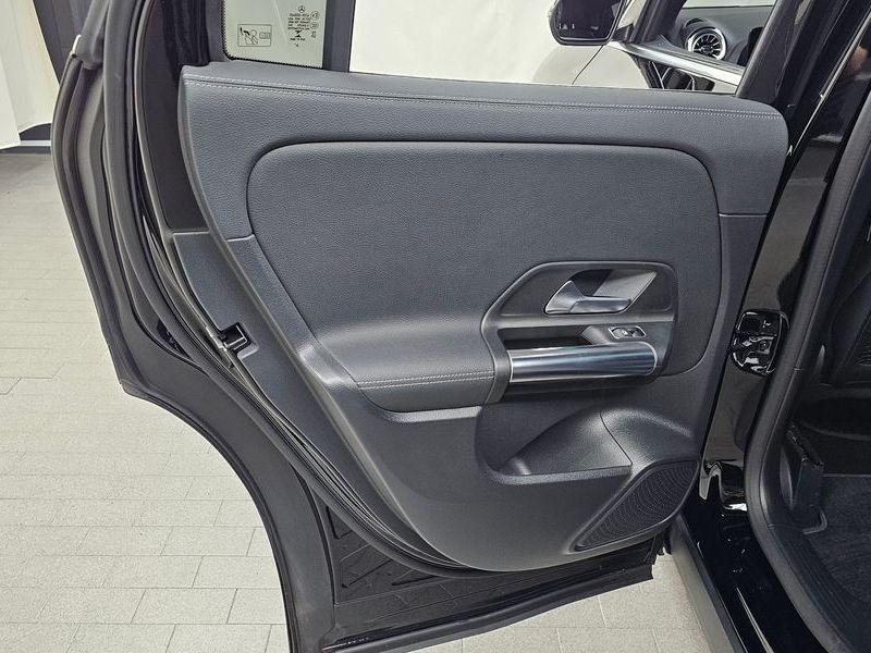 2021 Mercedes-Benz A-Class GLA220 photo 25