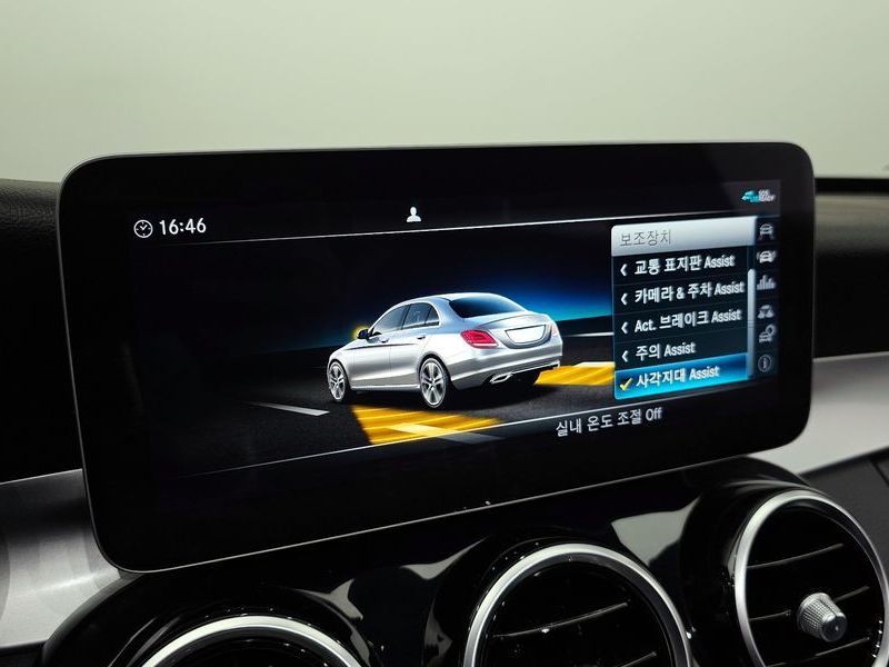 2020 Mercedes-Benz C-Class C200 photo 17